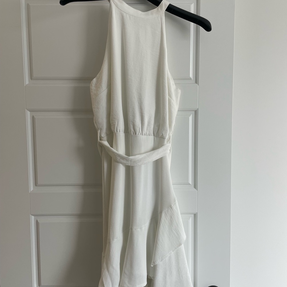 Elegant White Sleeveless Dress